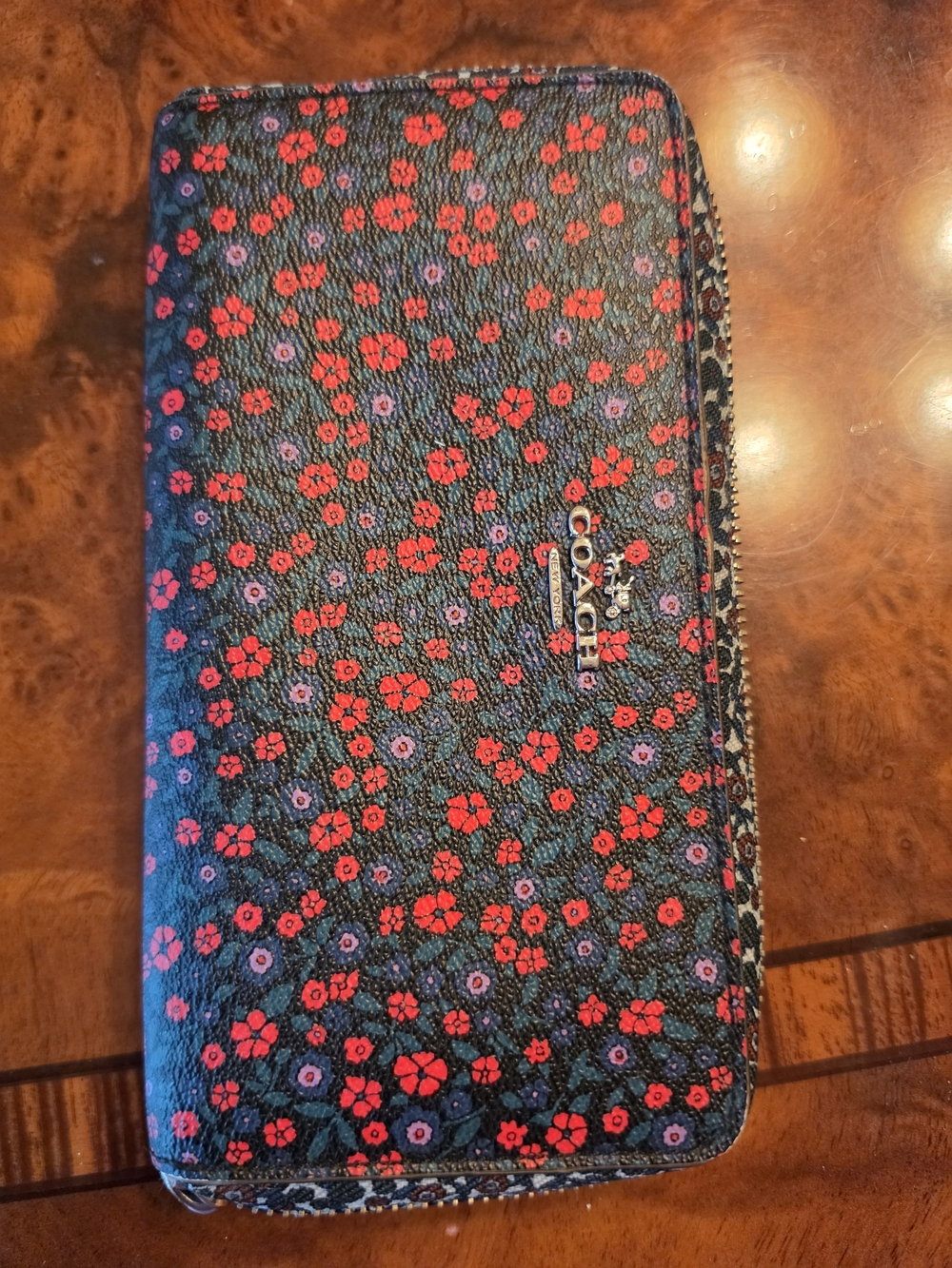 Gift🌸 Beautiful Coach Floral Wallet with a FREE Beaded Pen Gift! 🌸 - Picture 6 of 6